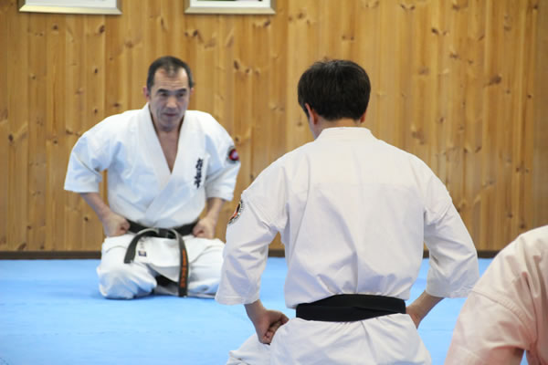 正座・挨拶・掃除の写真